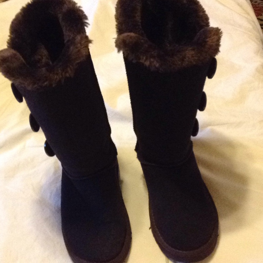 BRAND NEW UGG BAILEY TRIPLE BUTTON BOOTS